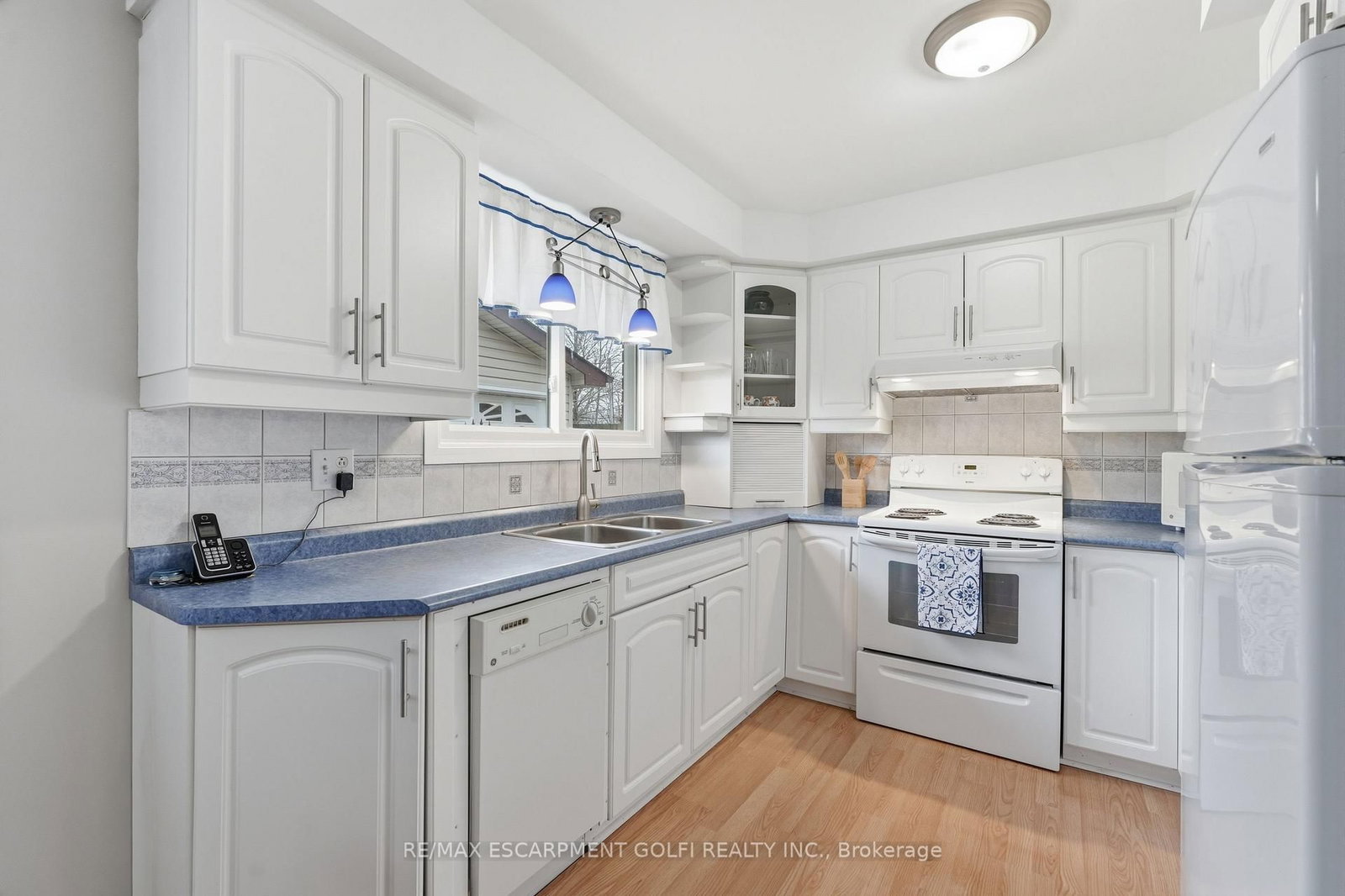 Detached House for sale at 5376 Spruce Avenue, Burlington, Ontario, L7L 1N7 - Appleby - MLS: W12971912