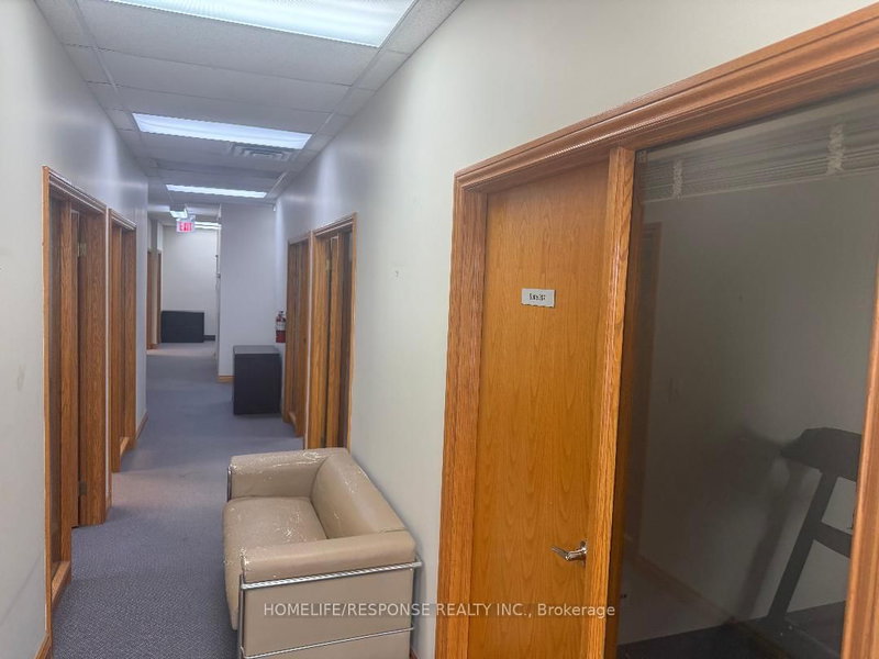 UPPER - 4304 VILLAGE CENTRE Crt, Mississauga, L4Z 1S2 | Image 3