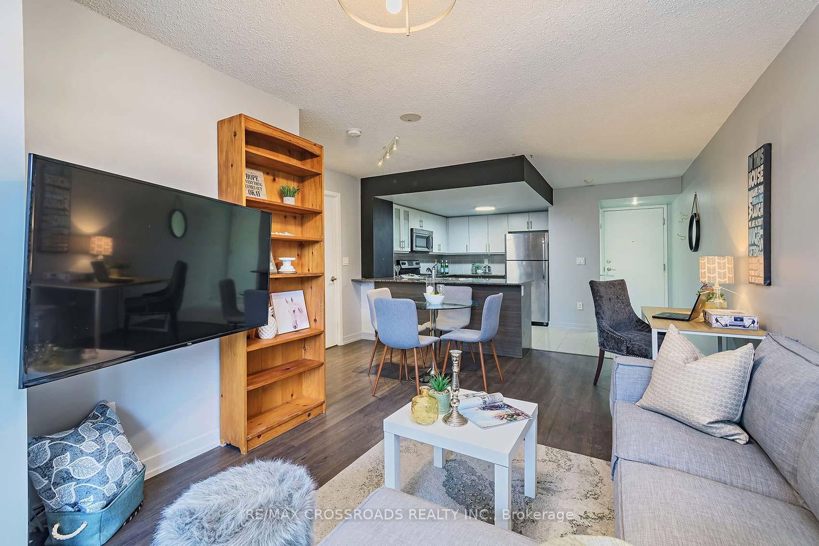 812 Lansdowne Avenue, Unit 114 - Photo 10