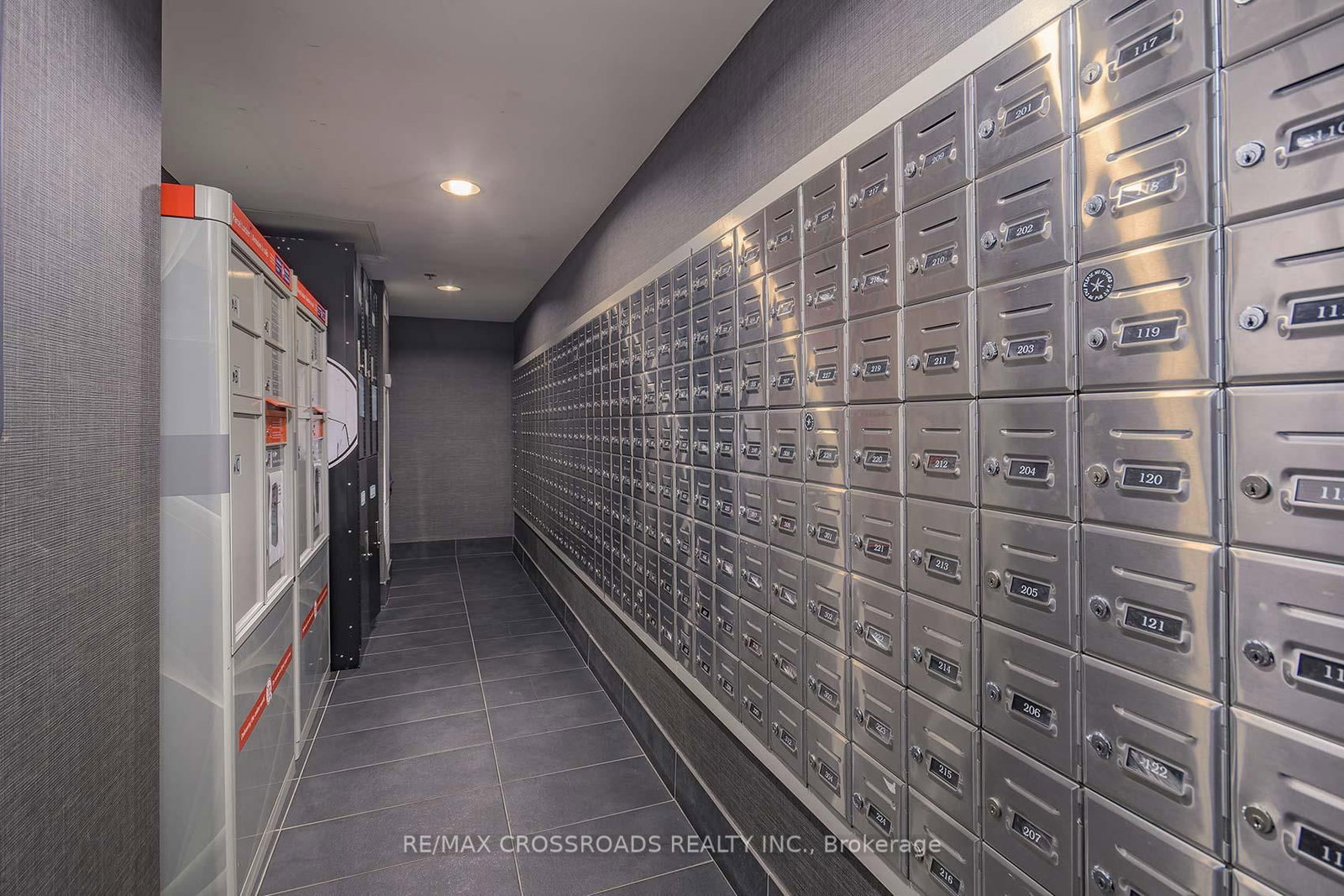 812 Lansdowne Avenue, Unit 114 - Photo 36