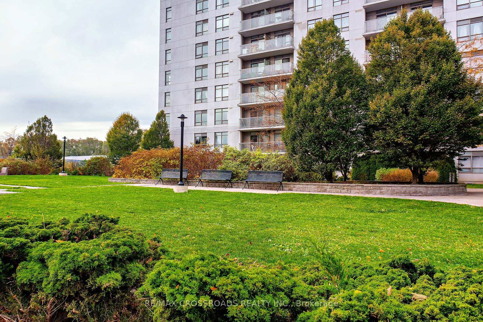 812 Lansdowne Avenue, Unit 114 - Photo 39