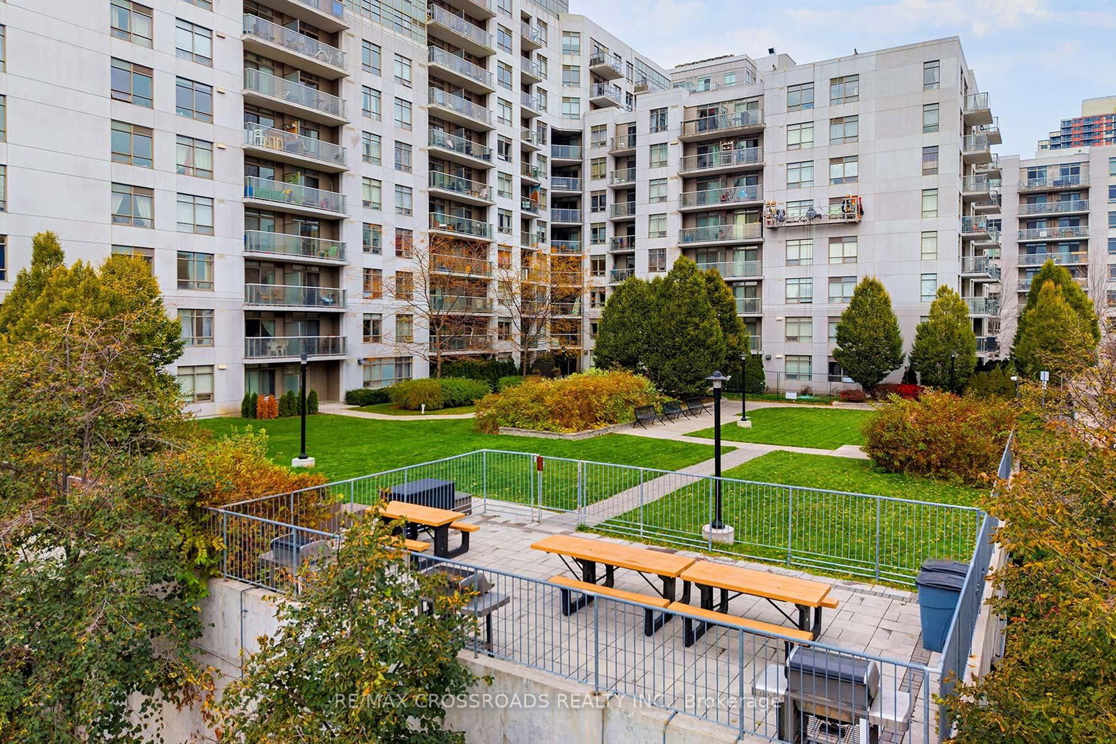 812 Lansdowne Avenue, Unit 114 - Photo 40