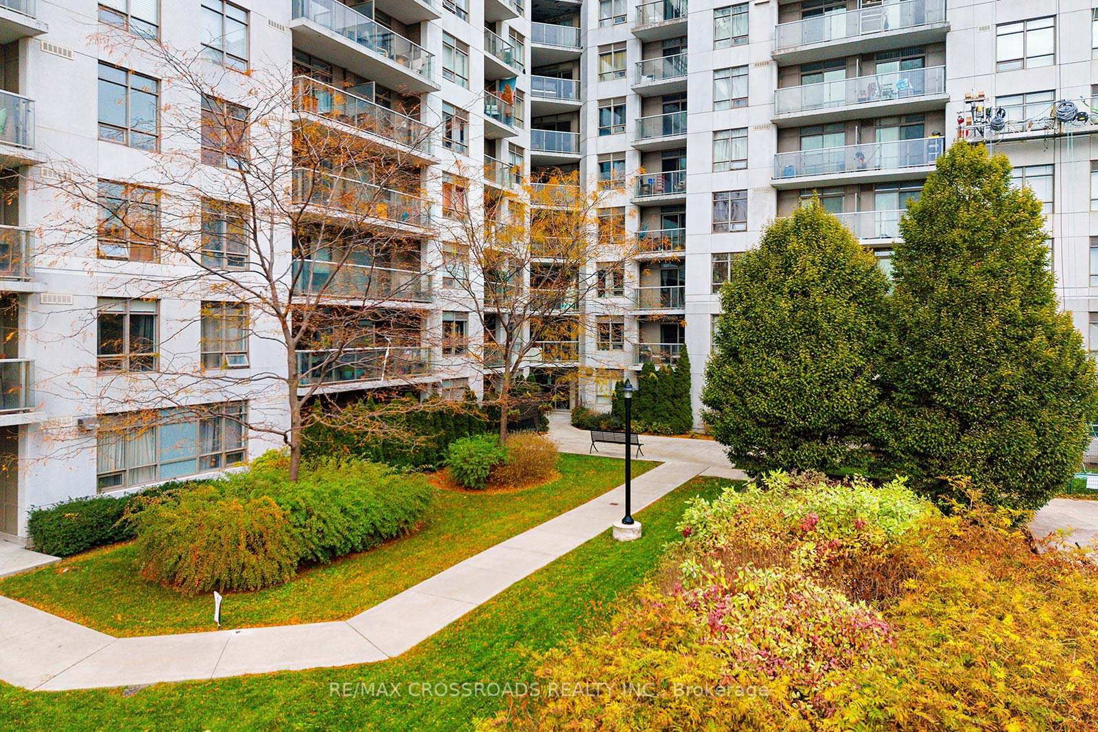 812 Lansdowne Avenue, Unit 114 - Photo 41