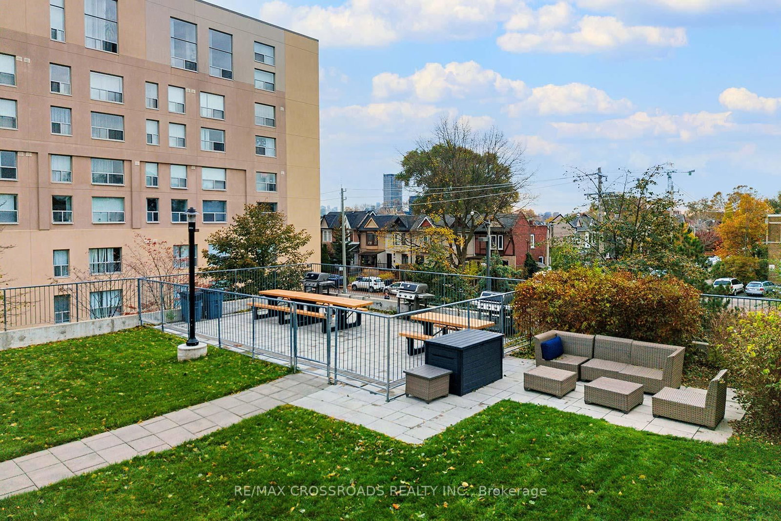 812 Lansdowne Avenue, Unit 114 - Photo 42