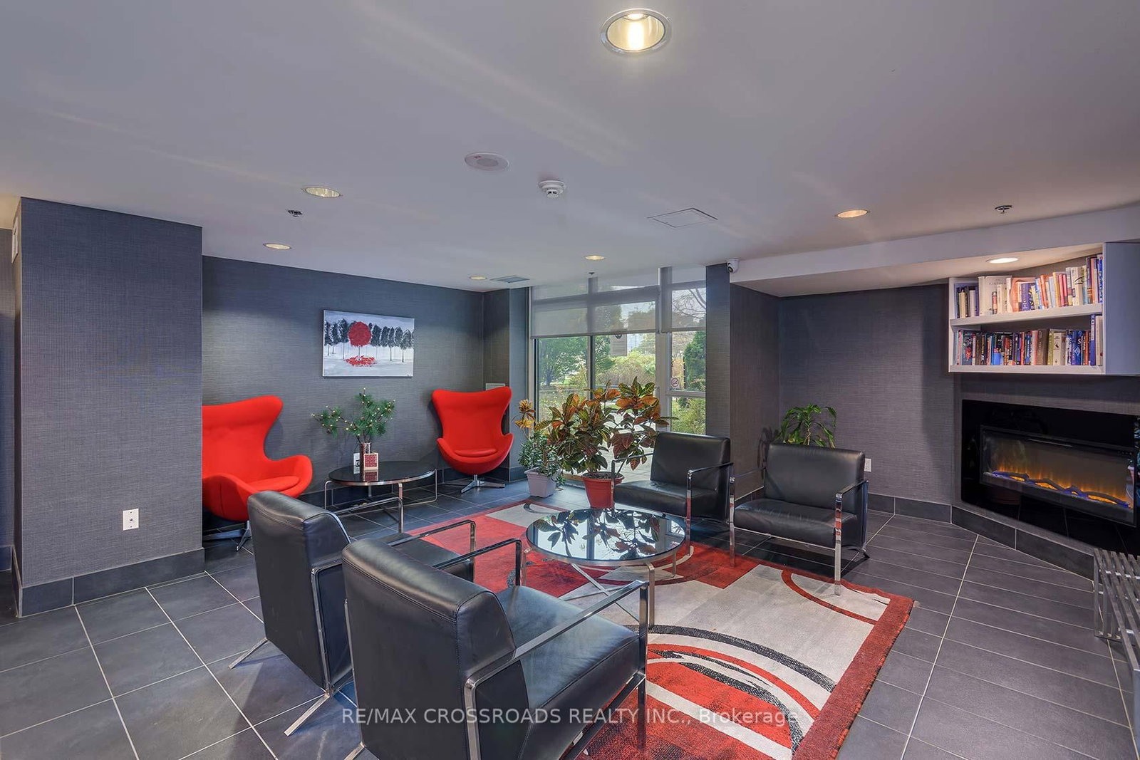 812 Lansdowne Avenue, Unit 114 - Photo 7