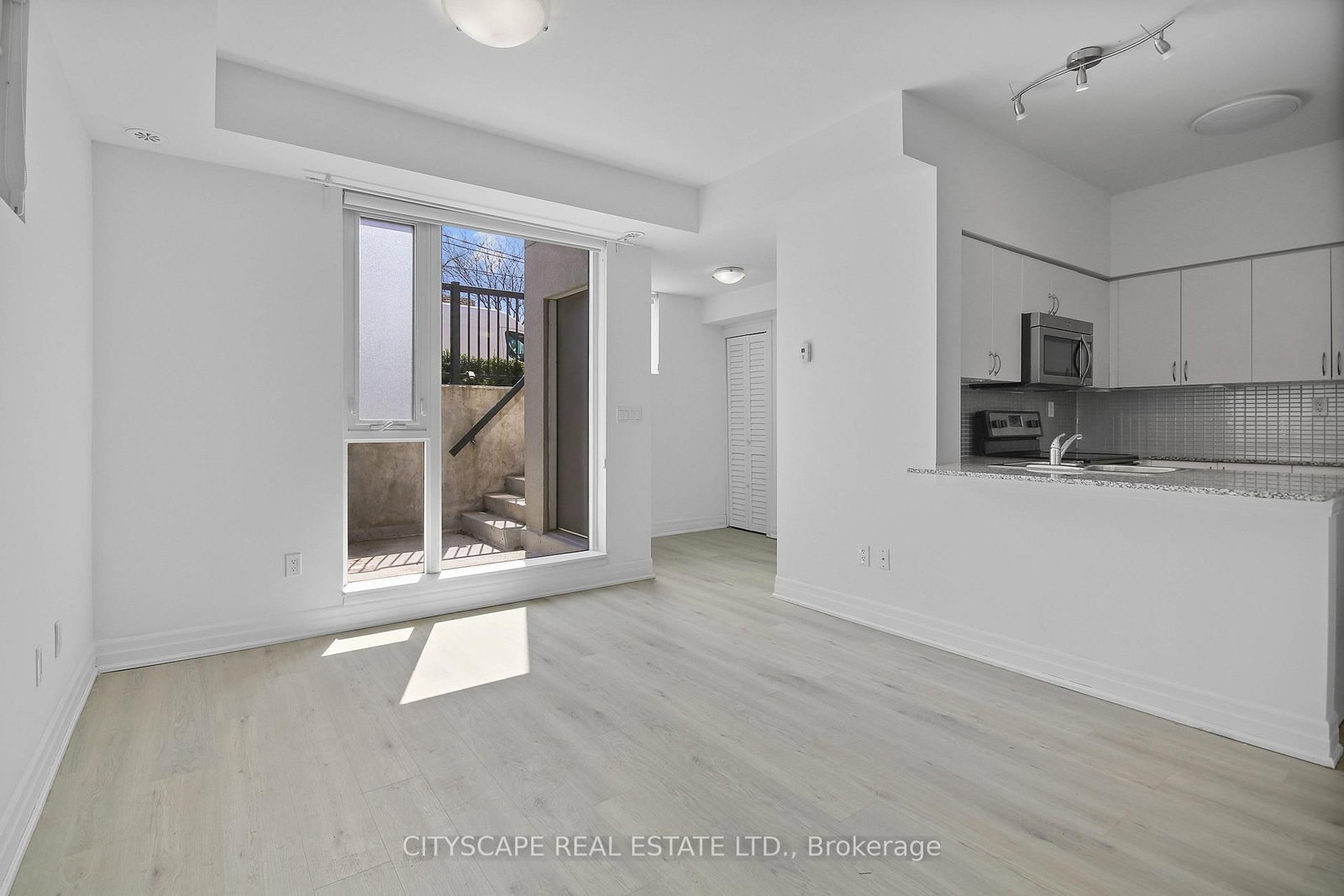 Condo for lease at 501-370 Wallace Avenue, Toronto, Ontario, M6P 3P5 - Dovercourt-Wallace Emerson-Junction - MLS: W12972736