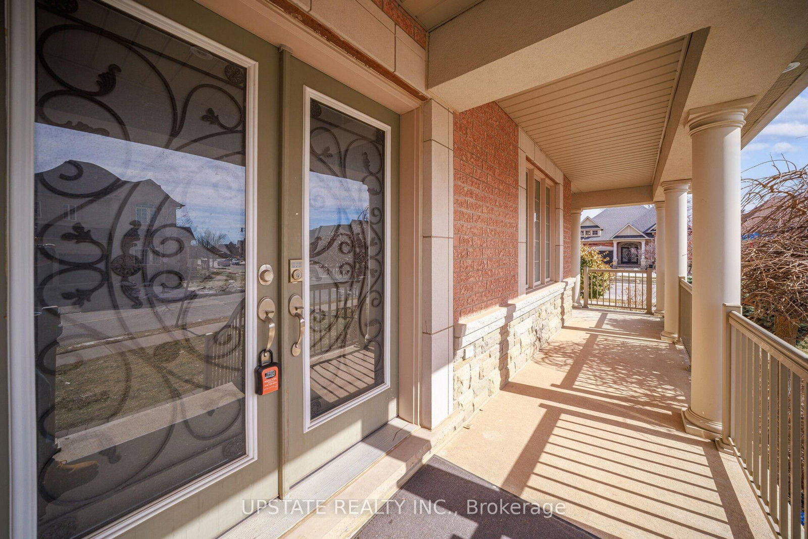 Listing Image 4