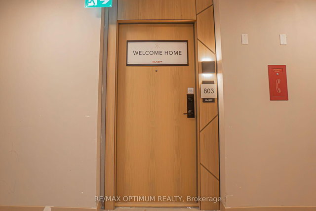 803 - 202 Burnhamthorpe Road E