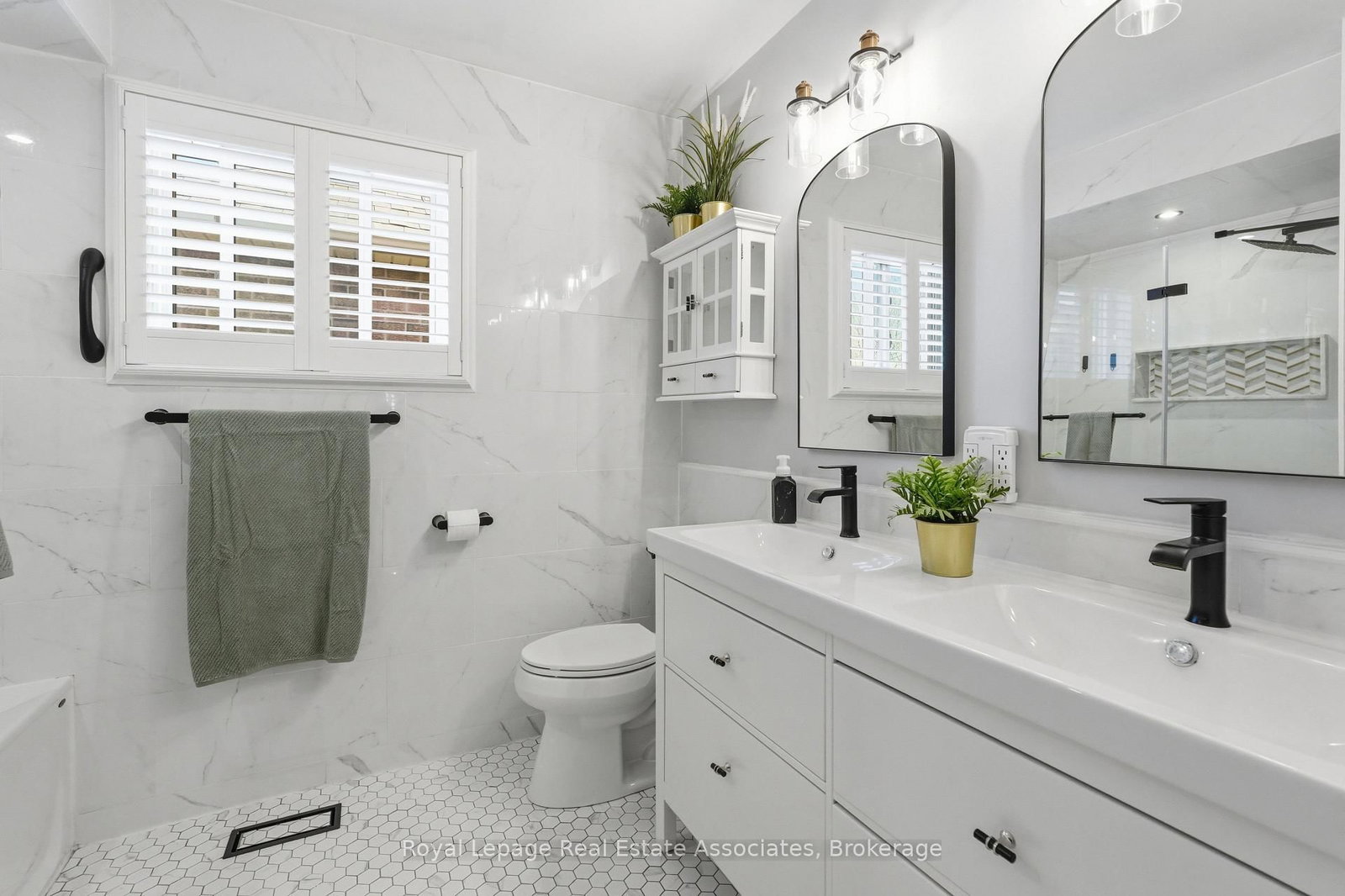 Detached House for sale at 48 Chester Crescent, Halton Hills, Ontario, L7G 5W5 - Georgetown - MLS: W12972914