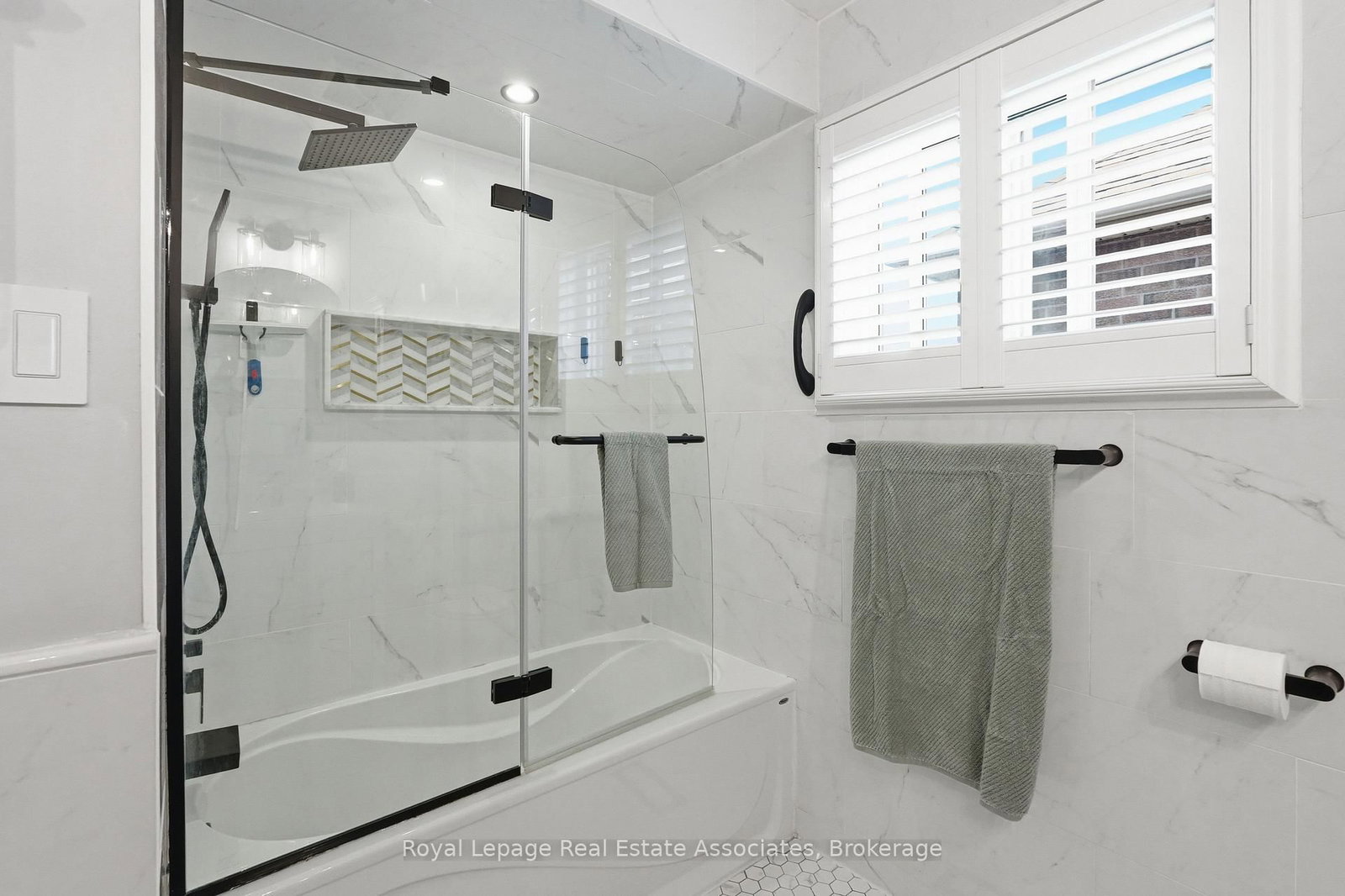 Detached House for sale at 48 Chester Crescent, Halton Hills, Ontario, L7G 5W5 - Georgetown - MLS: W12972914