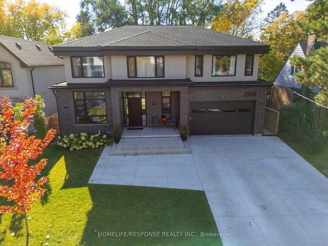 2110 Courtland Crescent
