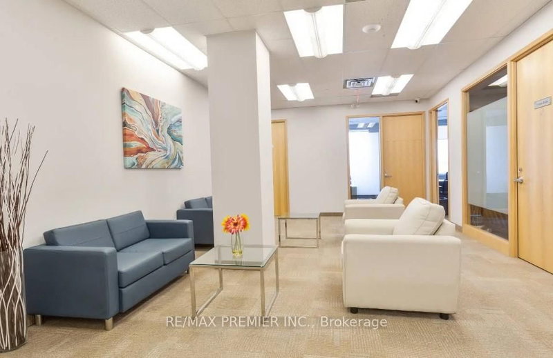 301-X - 231 Oak Park Blvd, Oakville, L6H 6M4 | Image 2