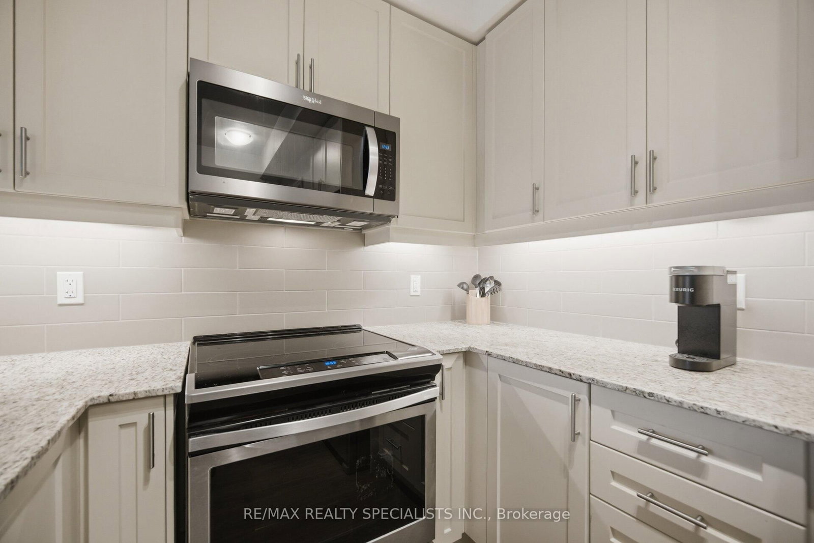 Condo for sale at 405-1050 Main Street, Milton, Ontario, L9T 9M3 - Dempsey - MLS: W12973200