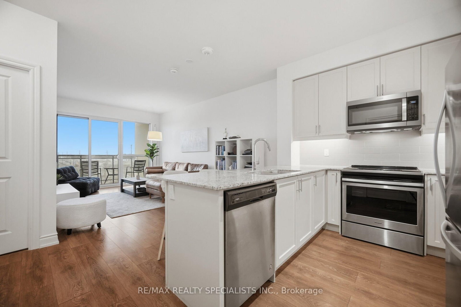 Condo for sale at 405-1050 Main Street, Milton, Ontario, L9T 9M3 - Dempsey - MLS: W12973200