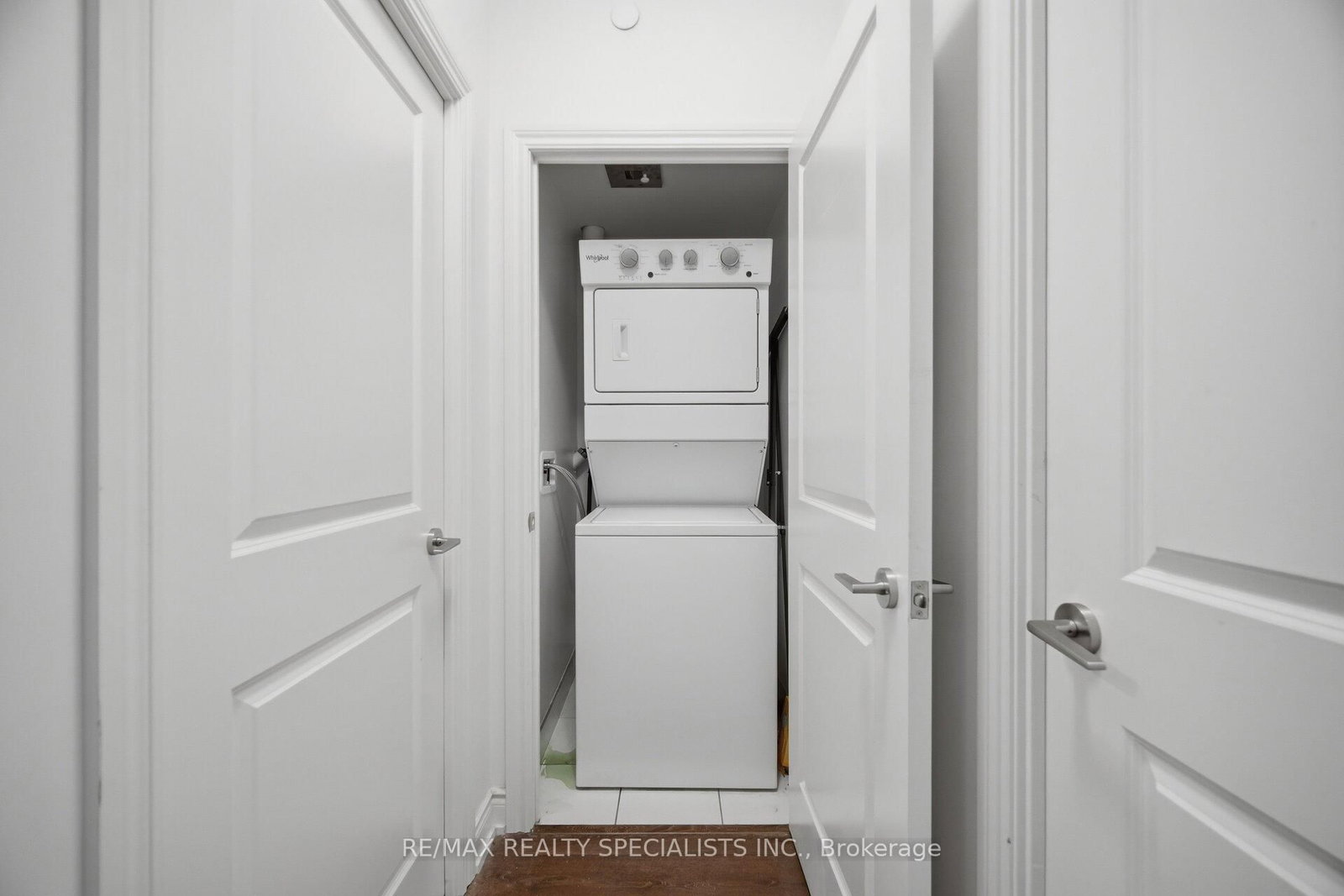 Condo for sale at 405-1050 Main Street, Milton, Ontario, L9T 9M3 - Dempsey - MLS: W12973200