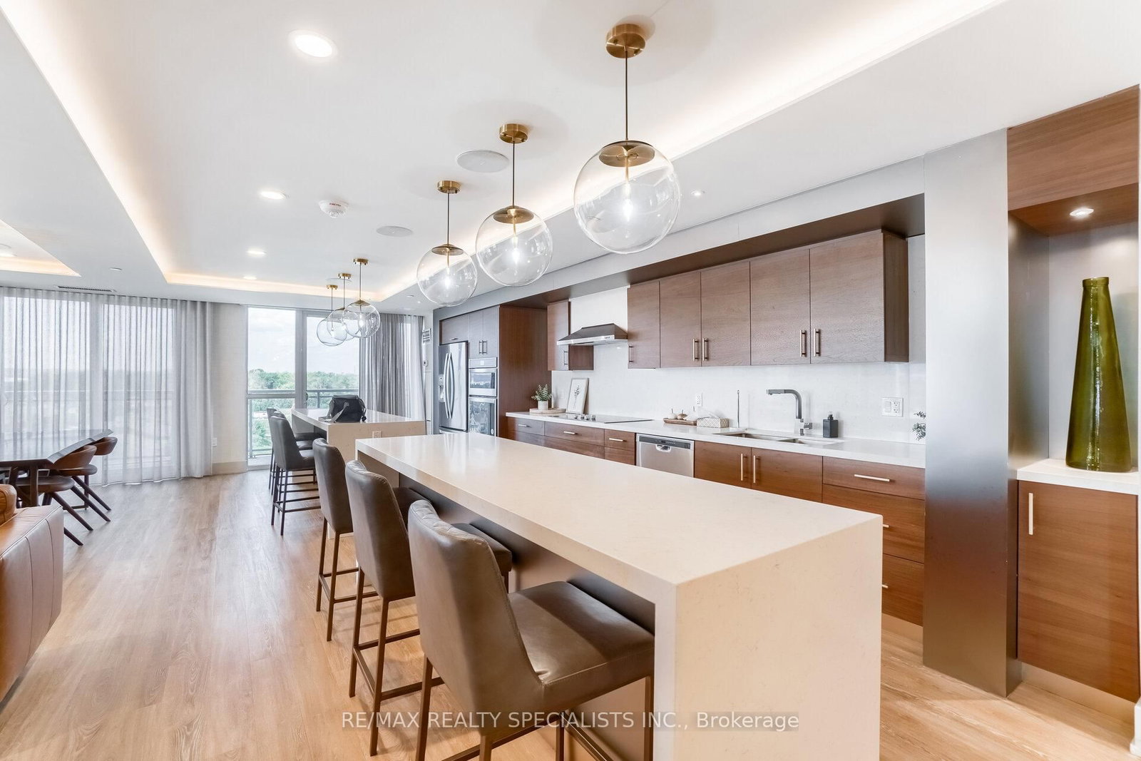 Condo for sale at 405-1050 Main Street, Milton, Ontario, L9T 9M3 - Dempsey - MLS: W12973200