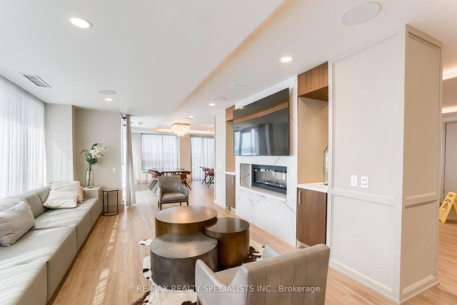 Condo for sale at 405-1050 Main Street, Milton, Ontario, L9T 9M3 - Dempsey - MLS: W12973200