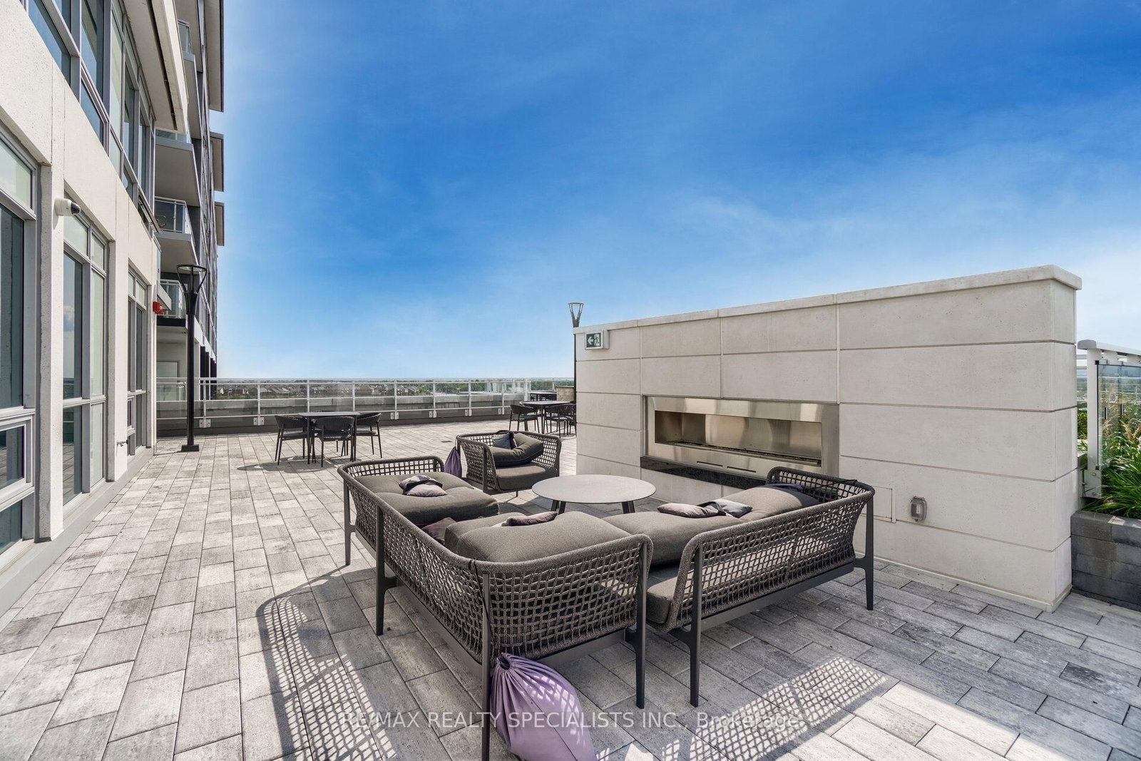 Condo for sale at 405-1050 Main Street, Milton, Ontario, L9T 9M3 - Dempsey - MLS: W12973200