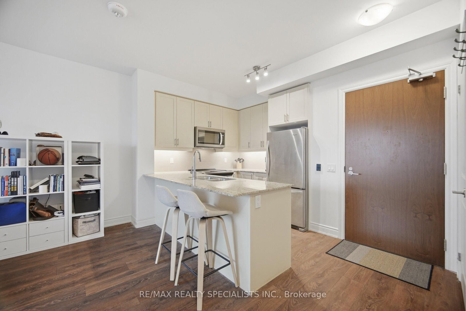 Condo for sale at 405-1050 Main Street, Milton, Ontario, L9T 9M3 - Dempsey - MLS: W12973200