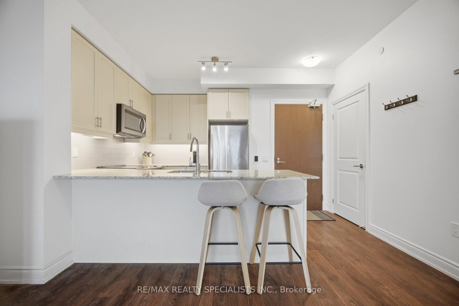 Condo for sale at 405-1050 Main Street, Milton, Ontario, L9T 9M3 - Dempsey - MLS: W12973200