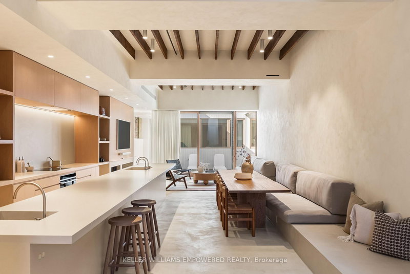 home for lease on 2-722 Lansdowne Avenue