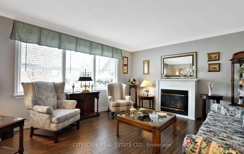 729 Parker Cres, Burlington, L7R 3A4 | Image 2