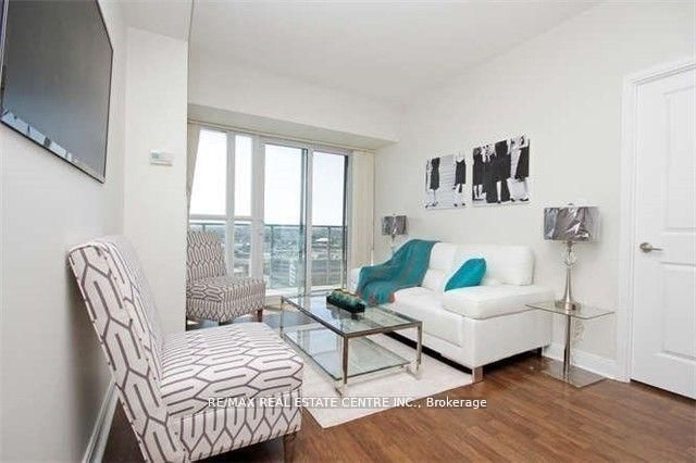 2004 - 60 Absolute Avenue