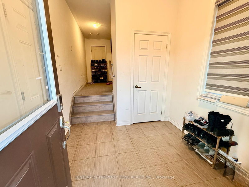 Upper - 41 Hashmi Pl, Brampton, L6Y 6J9 | Image 3