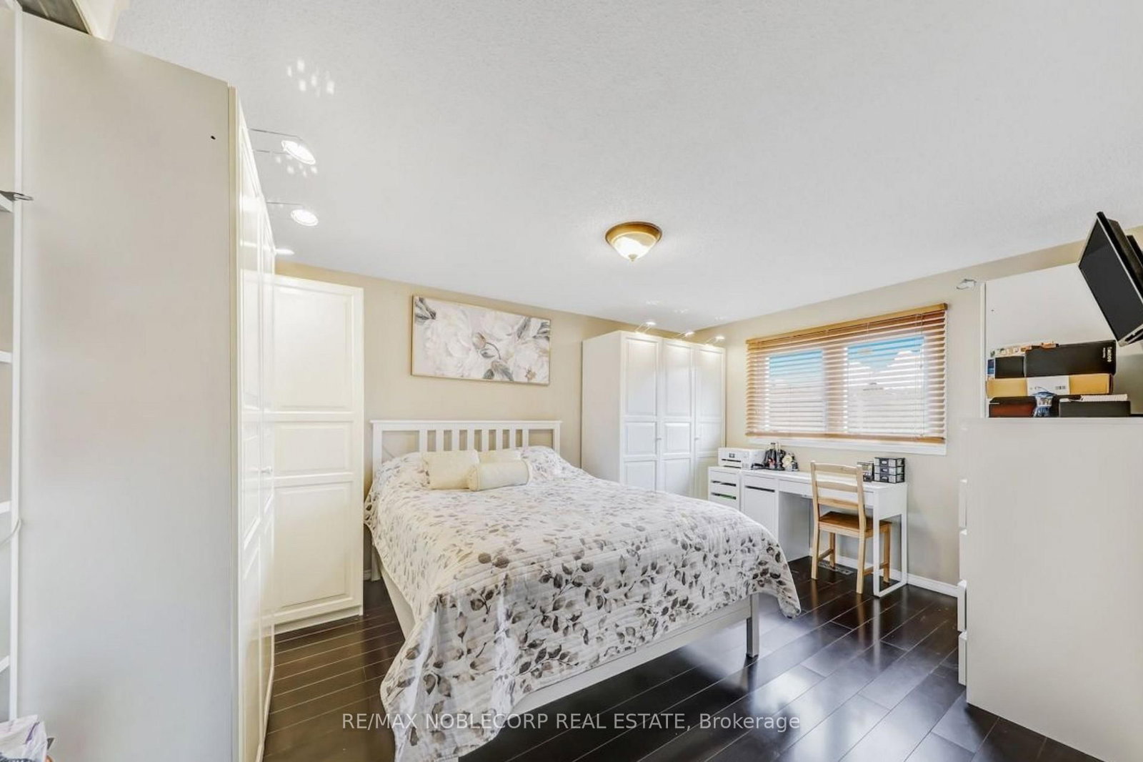 Detached House for sale at 30 Mayberry Court, Brampton, Ontario, L6S 5B2 - Central Park - MLS: W12973552