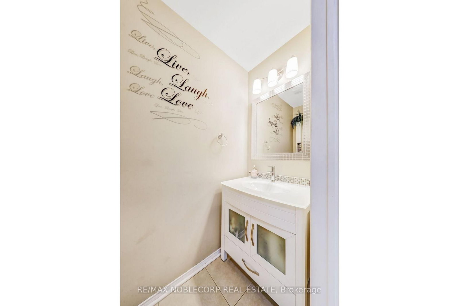 Detached House for sale at 30 Mayberry Court, Brampton, Ontario, L6S 5B2 - Central Park - MLS: W12973552