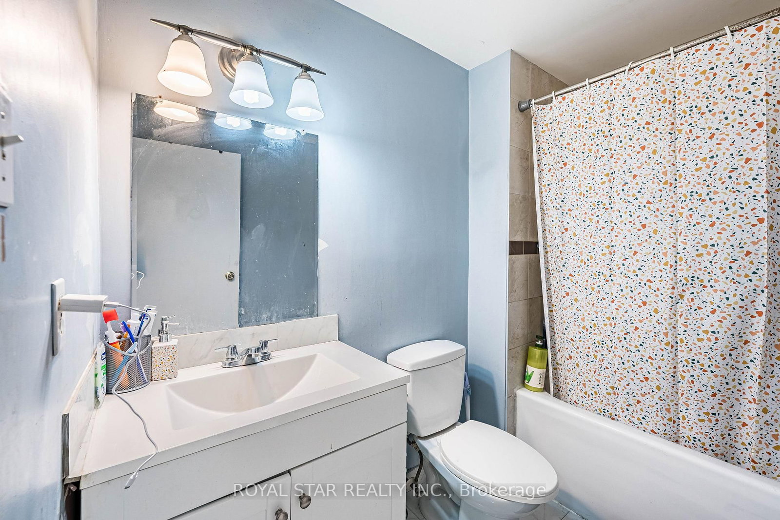 Townhouse for sale at 99-105 Hansen Road, Brampton, Ontario, L6V 3C9 - Madoc - MLS: W12973574