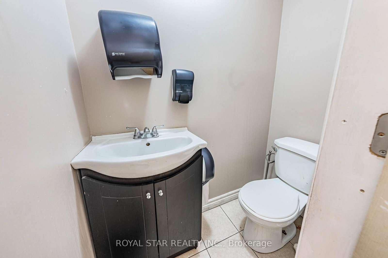 Townhouse for sale at 99-105 Hansen Road, Brampton, Ontario, L6V 3C9 - Madoc - MLS: W12973574