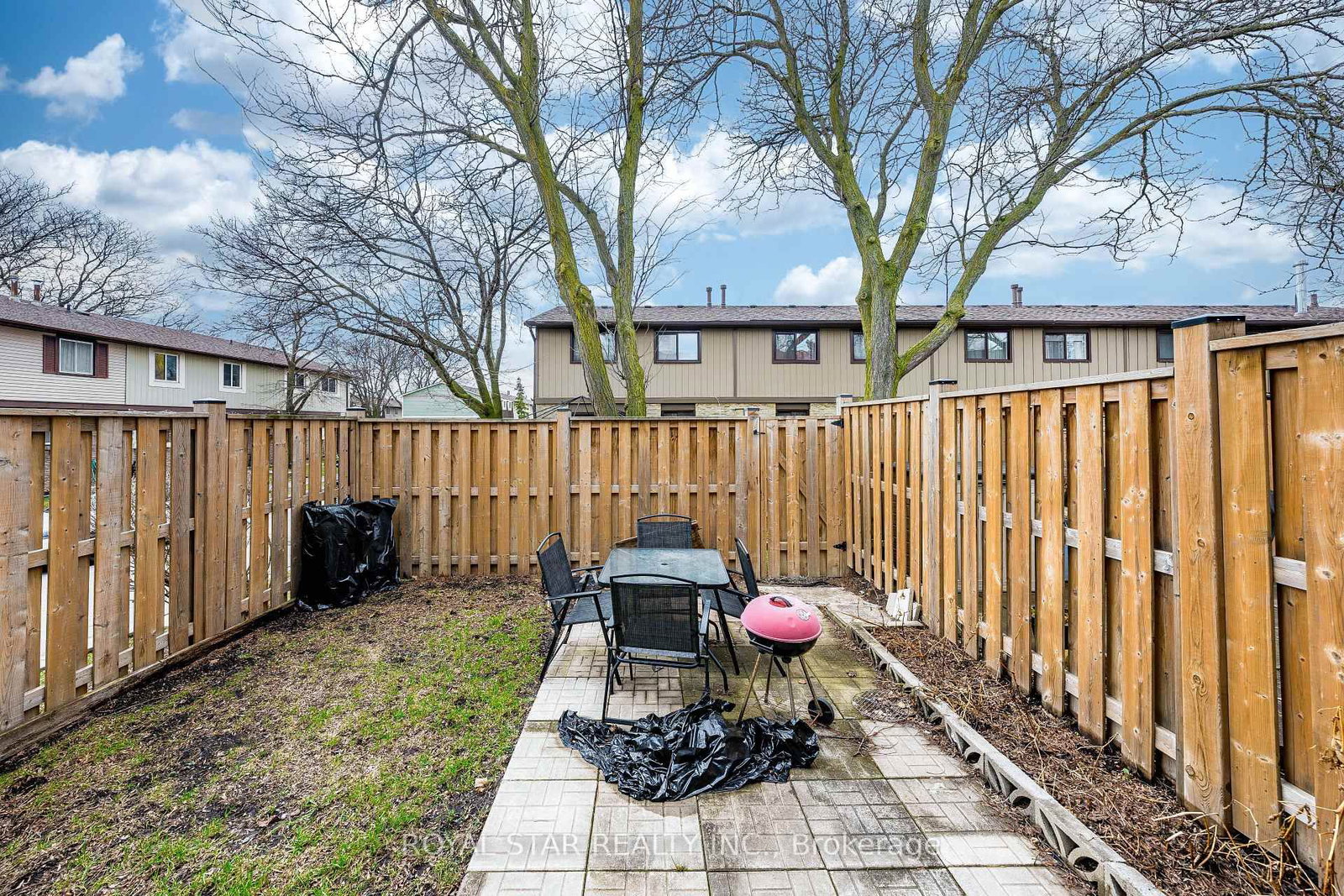 Townhouse for sale at 99-105 Hansen Road, Brampton, Ontario, L6V 3C9 - Madoc - MLS: W12973574