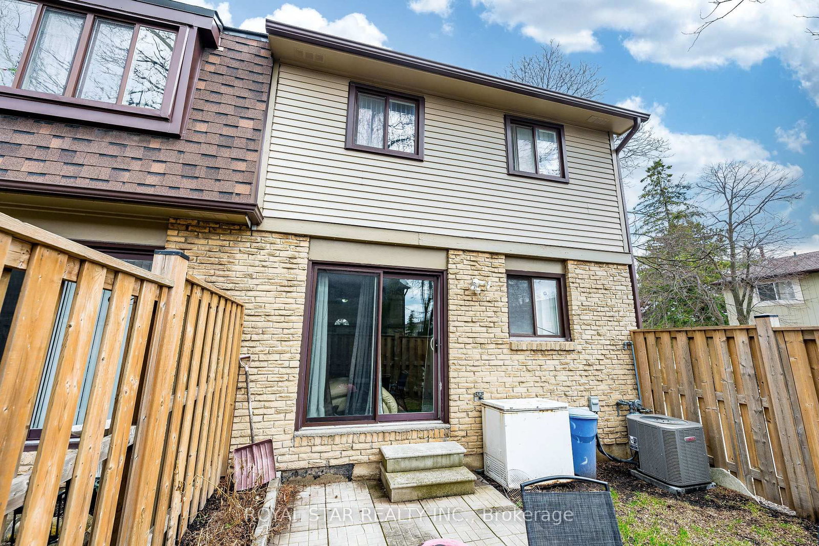 Townhouse for sale at 99-105 Hansen Road, Brampton, Ontario, L6V 3C9 - Madoc - MLS: W12973574