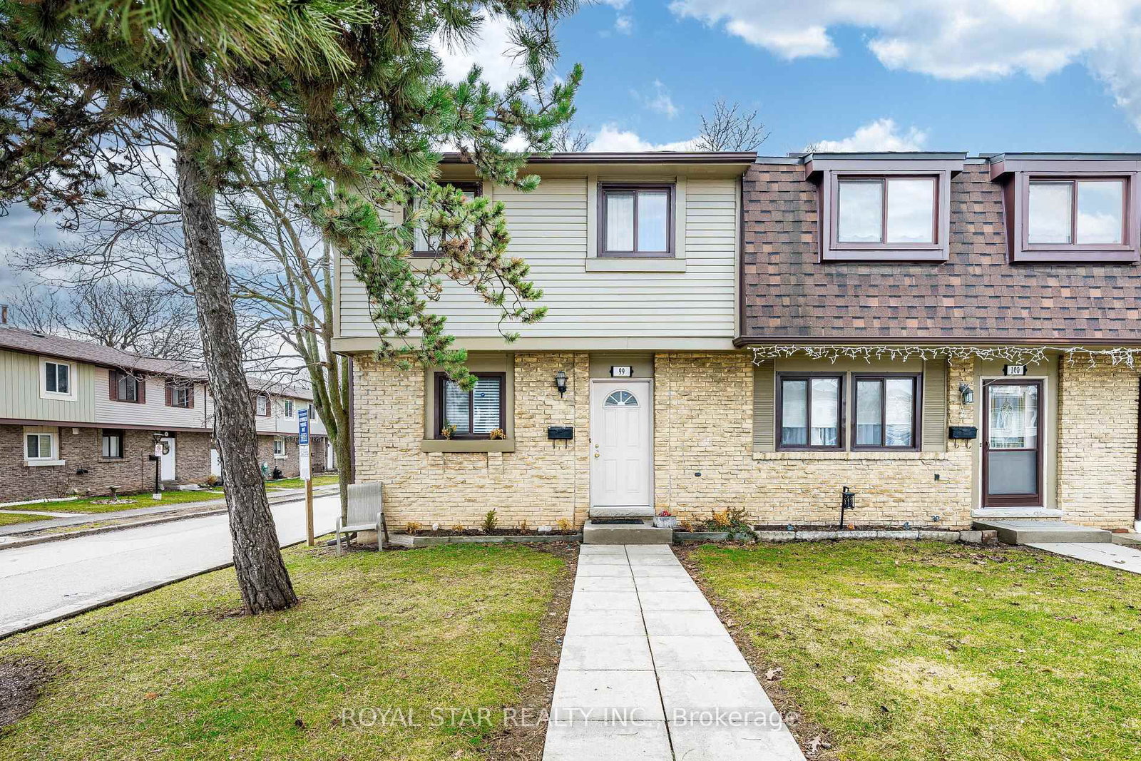 Townhouse for sale at 99-105 Hansen Road, Brampton, Ontario, L6V 3C9 - Madoc - MLS: W12973574