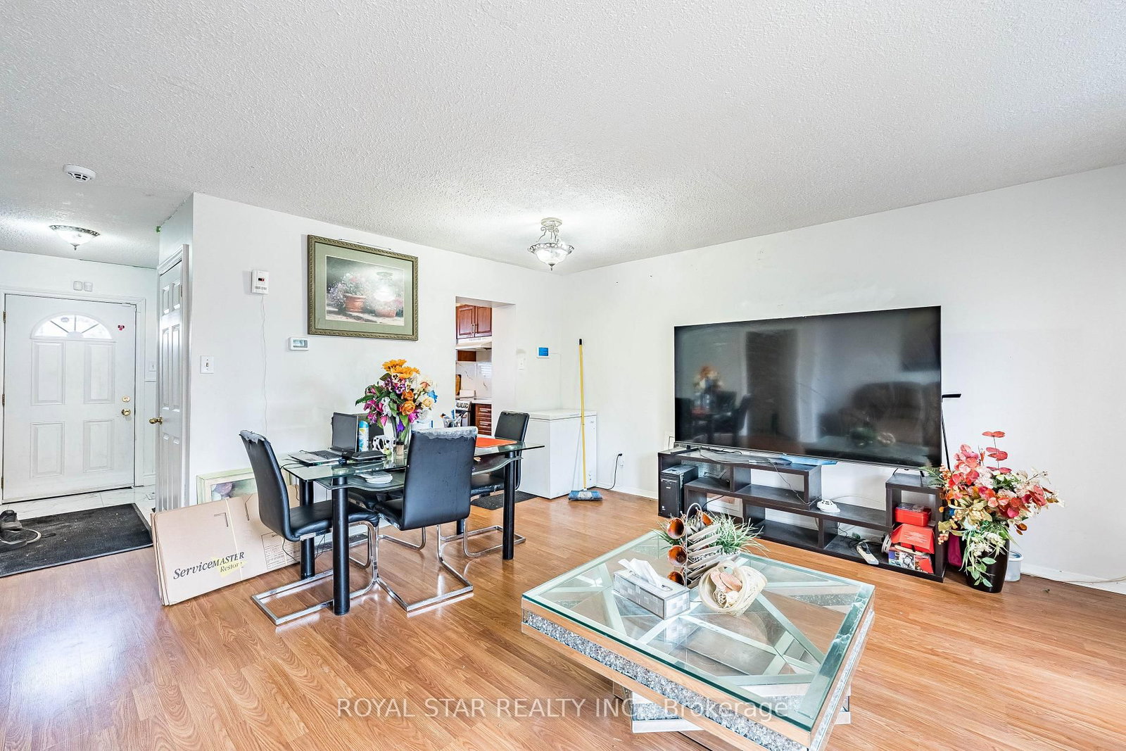 Townhouse for sale at 99-105 Hansen Road, Brampton, Ontario, L6V 3C9 - Madoc - MLS: W12973574