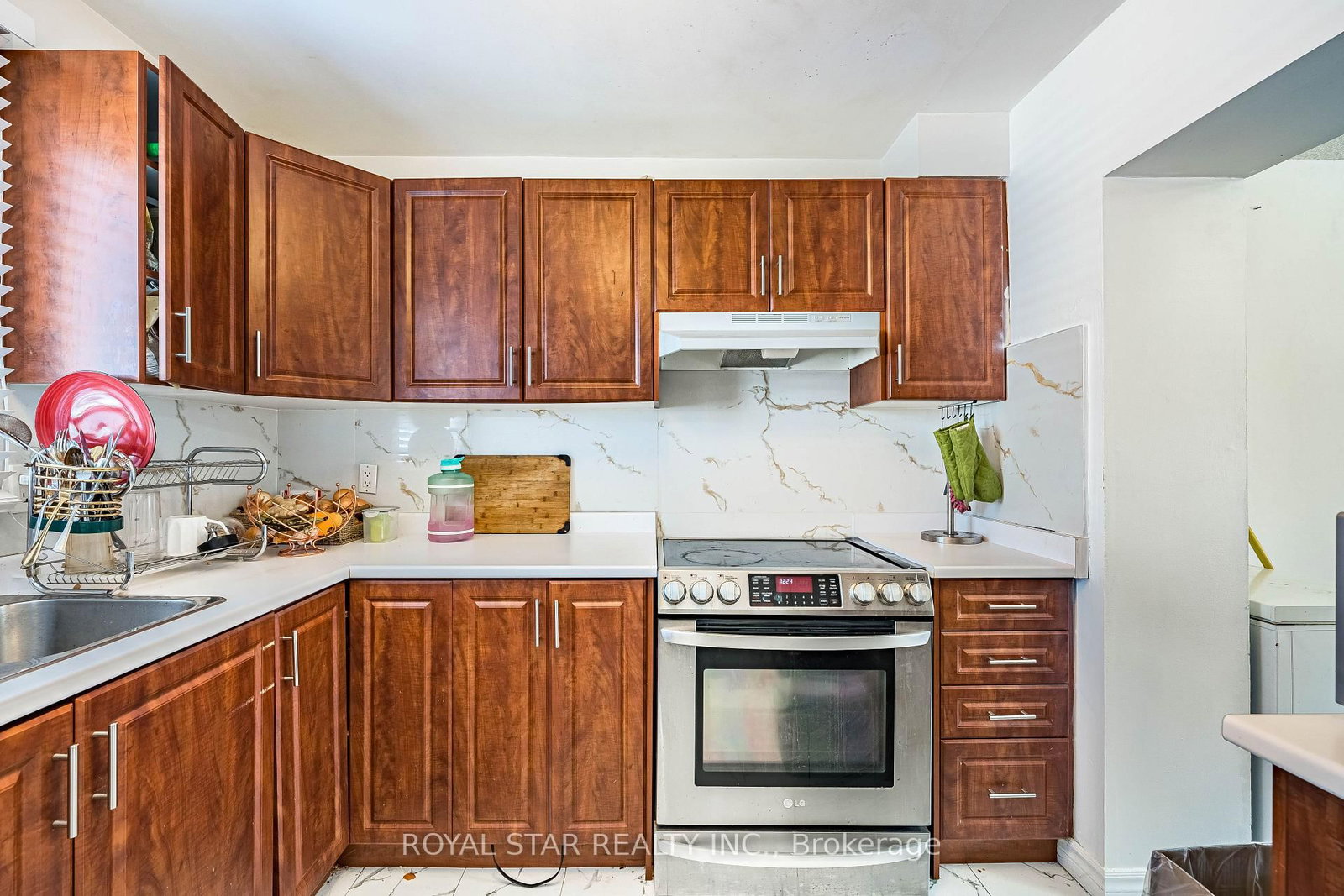 Townhouse for sale at 99-105 Hansen Road, Brampton, Ontario, L6V 3C9 - Madoc - MLS: W12973574