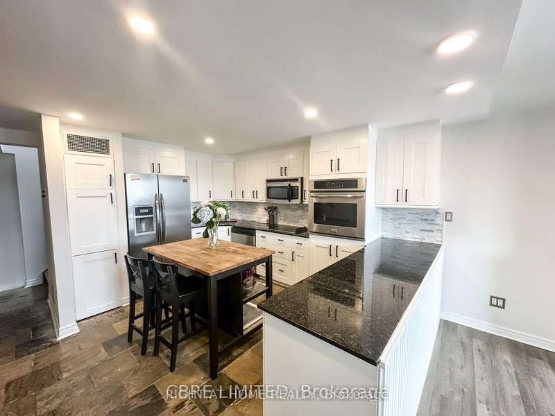 402 - 100 Bronte Rd, Oakville, L6L 6L5 | Image 2