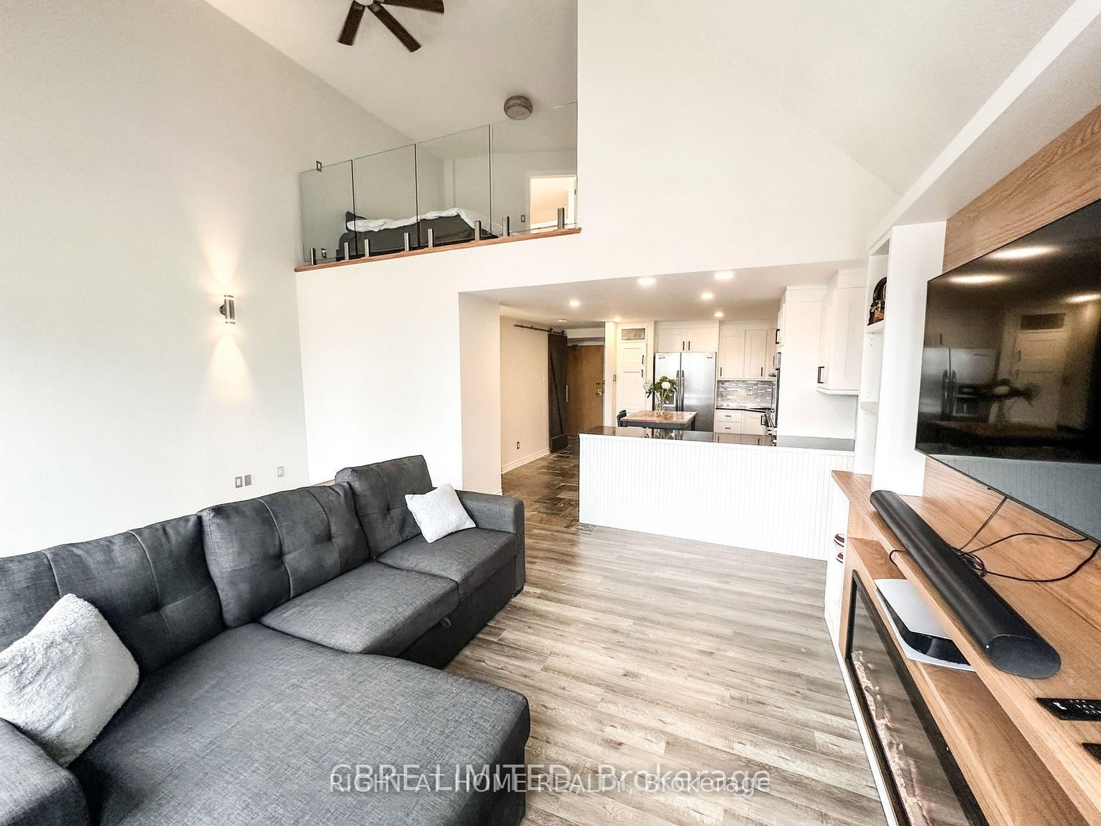 100 Bronte Road, Unit 402 - Photo 4