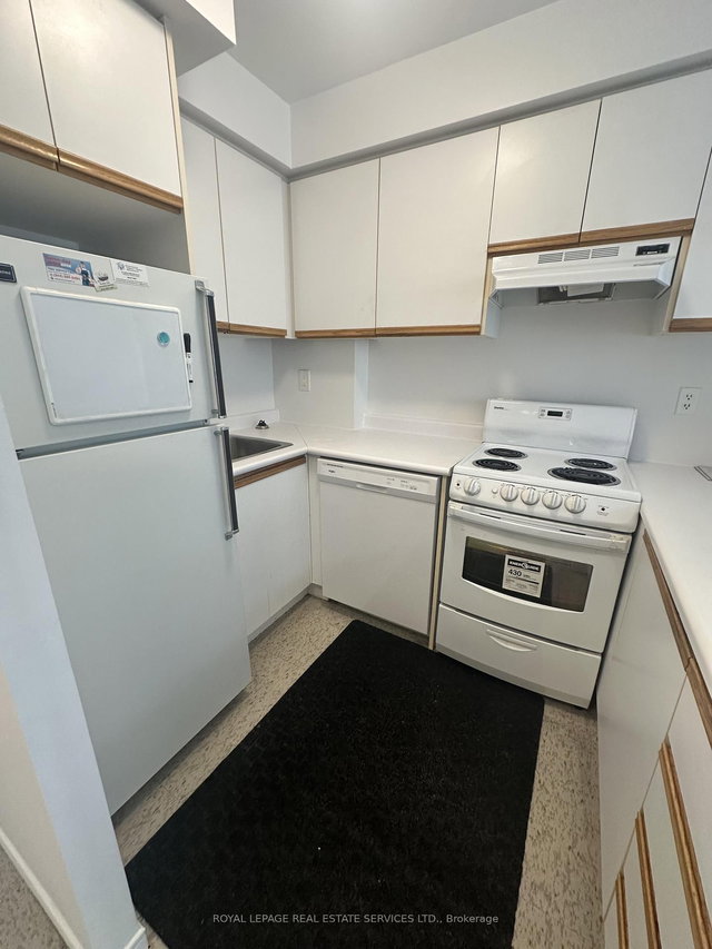 1105 - 2261 Lake Shore Boulevard W