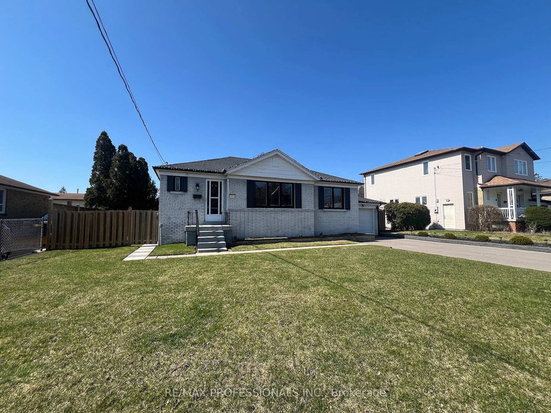 2504 Donnavale Dr, Mississauga, L5A 2N1 | Image 2