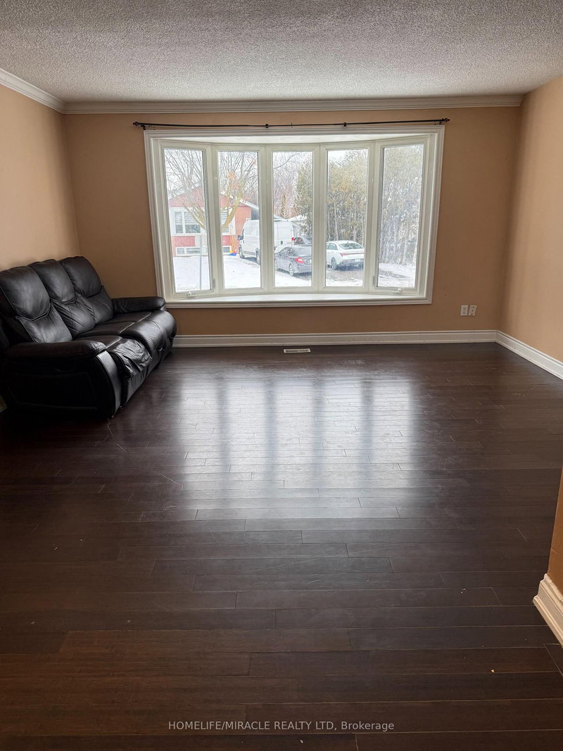 26 Alexandria Cres, Brampton, L6T 1N3 | Image 3