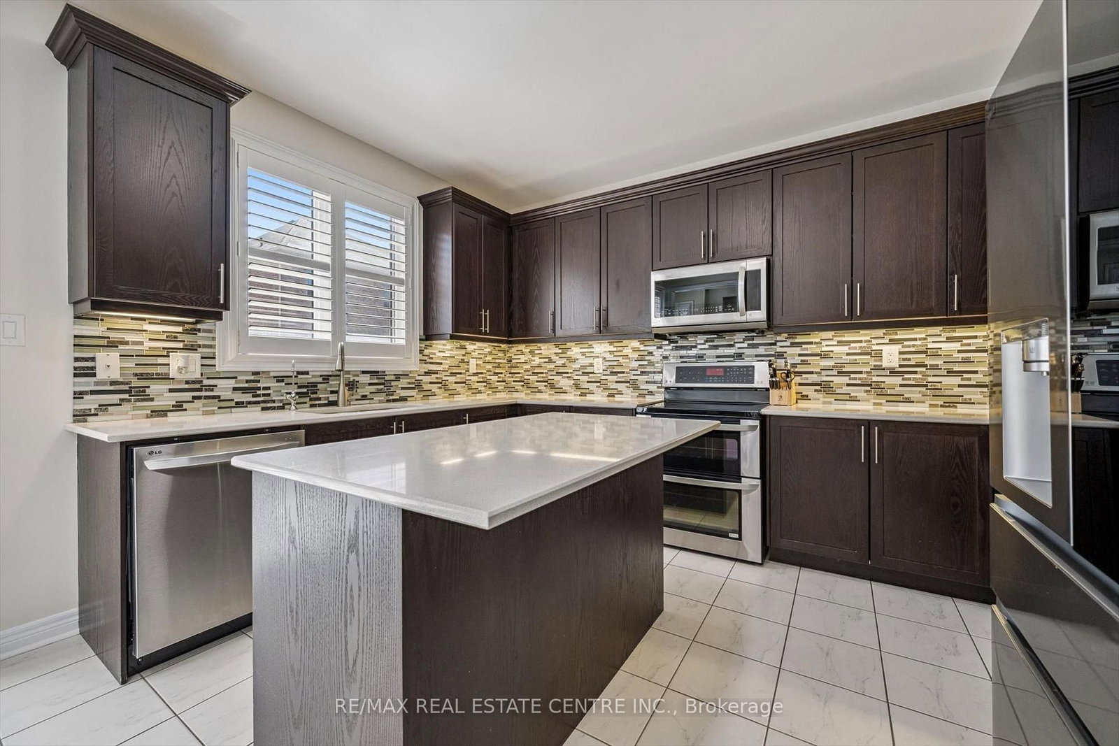 Detached House for sale at 37 Zanetta Crescent, Brampton, Ontario, L6Y 6A2 - Credit Valley - MLS: W12974290