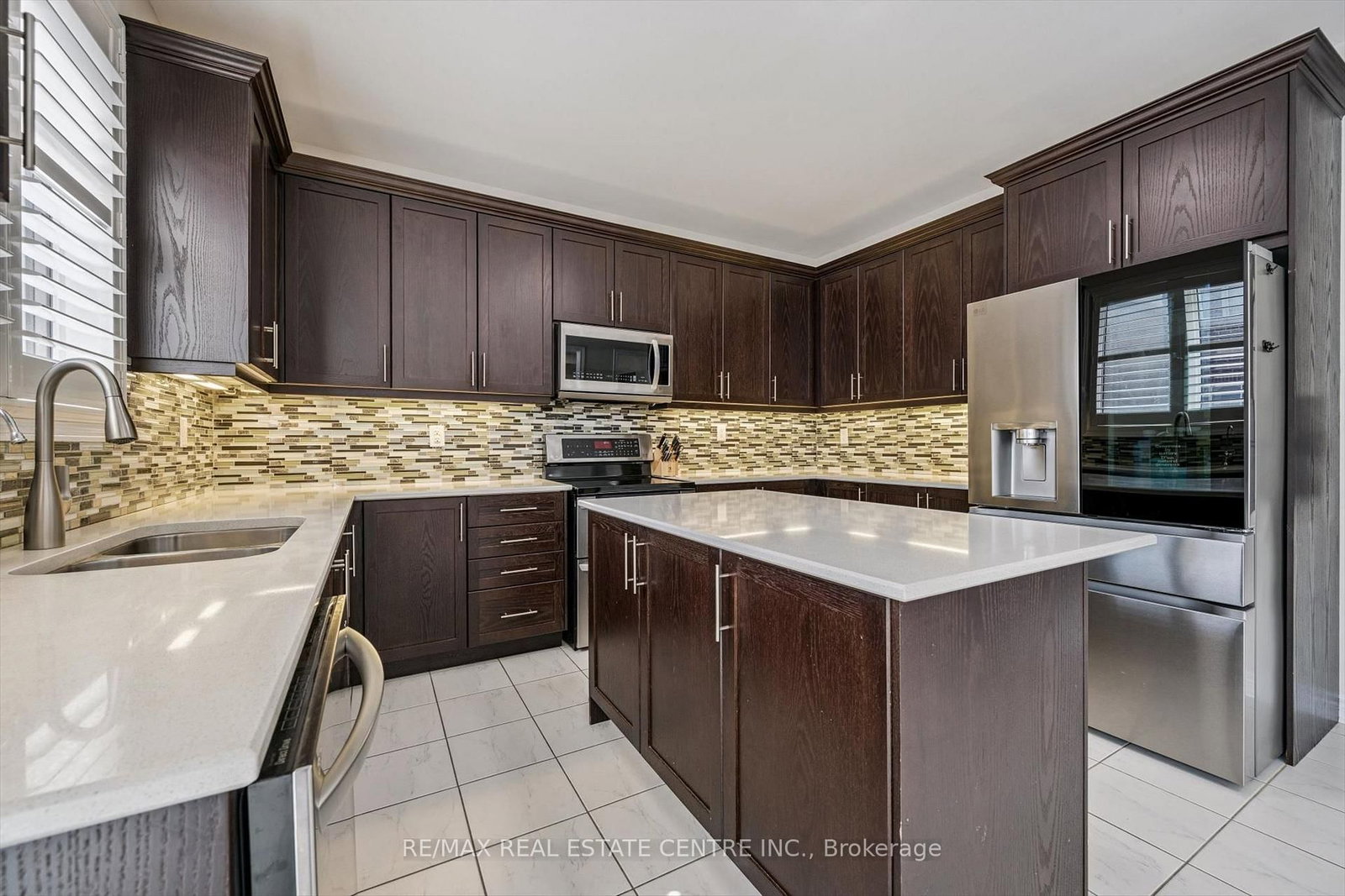 Detached House for sale at 37 Zanetta Crescent, Brampton, Ontario, L6Y 6A2 - Credit Valley - MLS: W12974290