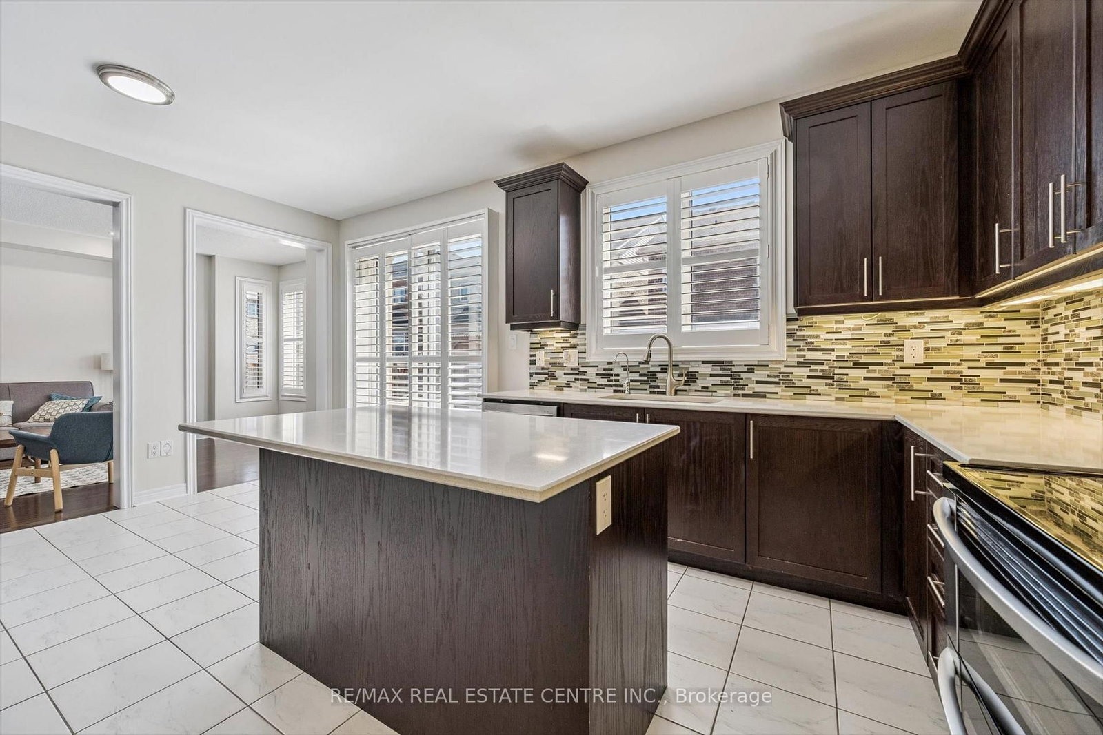 Detached House for sale at 37 Zanetta Crescent, Brampton, Ontario, L6Y 6A2 - Credit Valley - MLS: W12974290