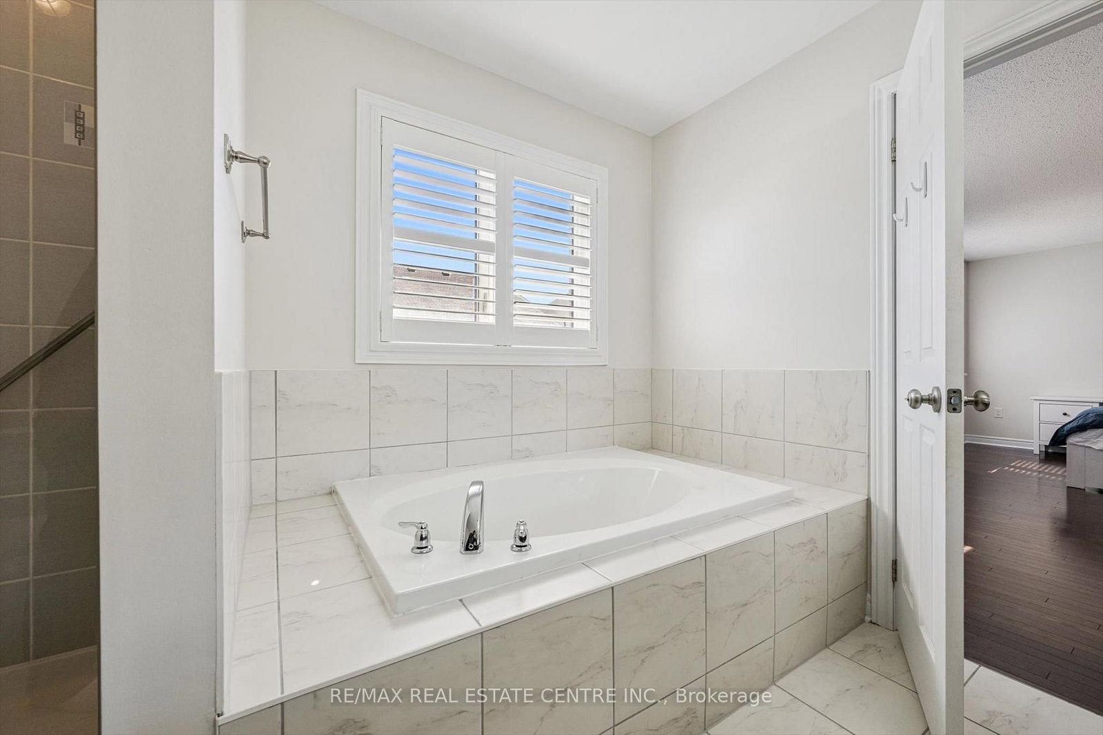 Detached House for sale at 37 Zanetta Crescent, Brampton, Ontario, L6Y 6A2 - Credit Valley - MLS: W12974290