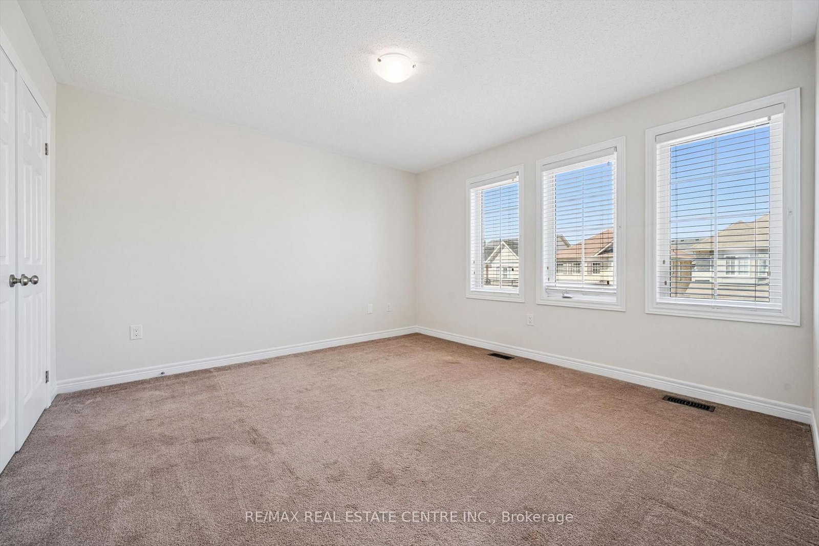 Detached House for sale at 37 Zanetta Crescent, Brampton, Ontario, L6Y 6A2 - Credit Valley - MLS: W12974290