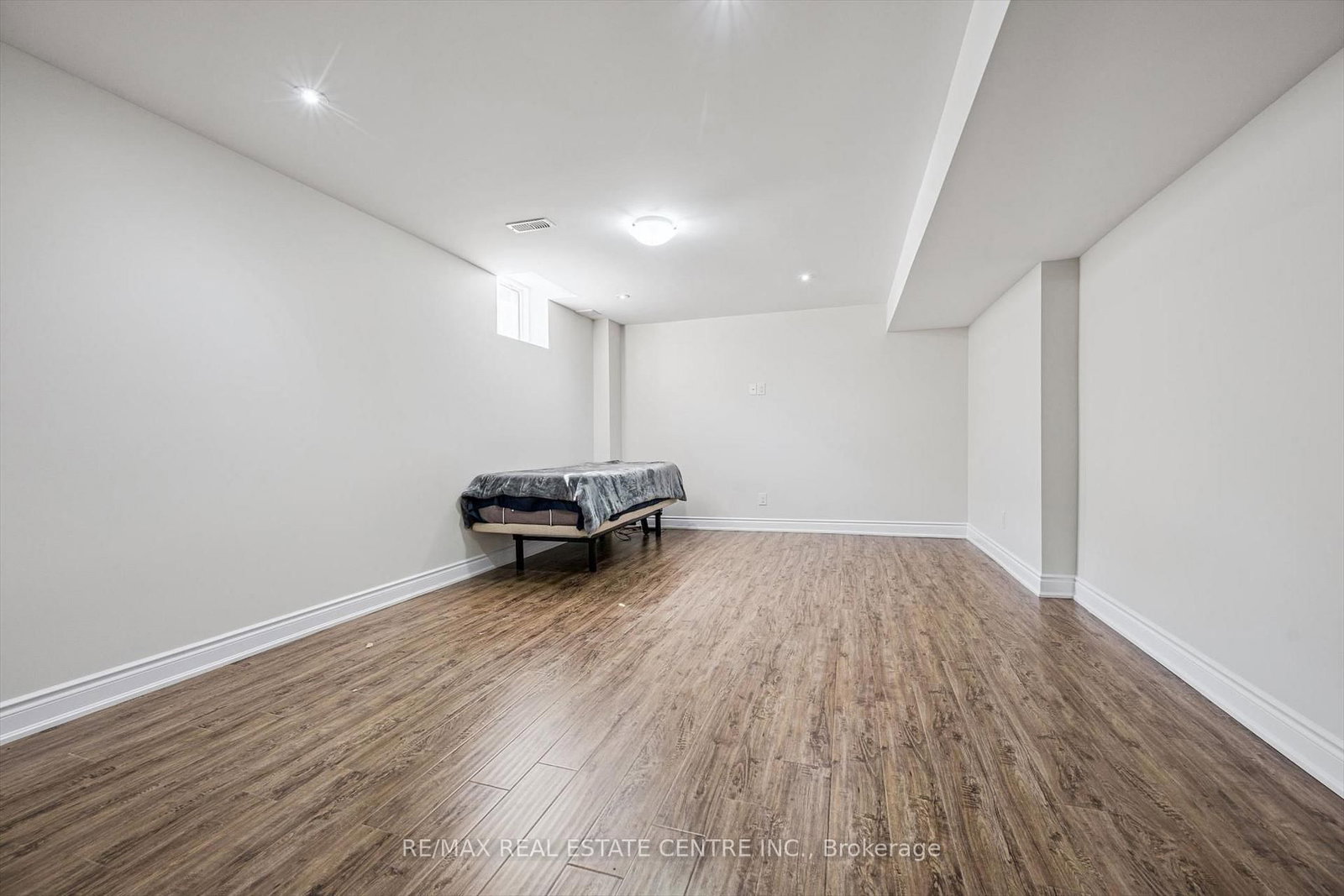 Detached House for sale at 37 Zanetta Crescent, Brampton, Ontario, L6Y 6A2 - Credit Valley - MLS: W12974290