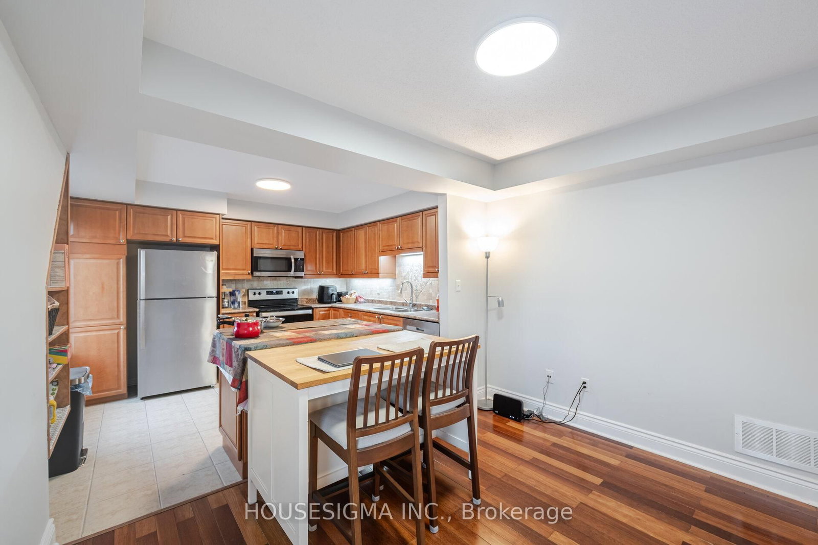 760 Neighbourhood Circle, Unit 3 - Photo 11