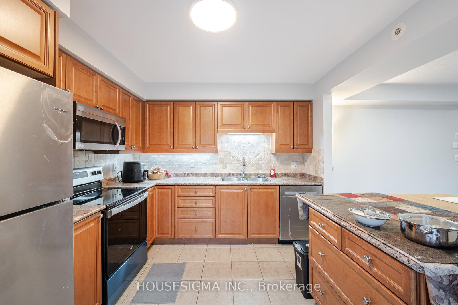 760 Neighbourhood Circle, Unit 3 - Photo 12